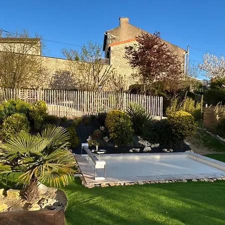 Holiday home Belle Longere Fraiche En Ete Avec Piscine A 5 Minutes Du Futuroscope Chasseneuil-du-Poitou