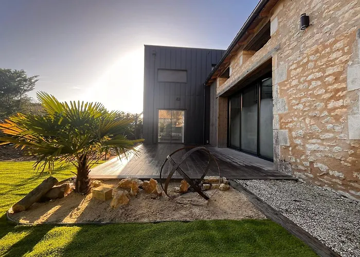 Belle Longère Rénovée Avec Piscine à 5 Minutes Du Futuroscope Hébergement de vacances *