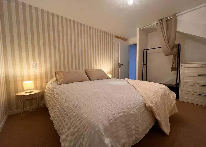 Hébergement de vacances Belle Longère Rénovée Avec Piscine à 5 Minutes Du Futuroscope Chasseneuil-du-Poitou